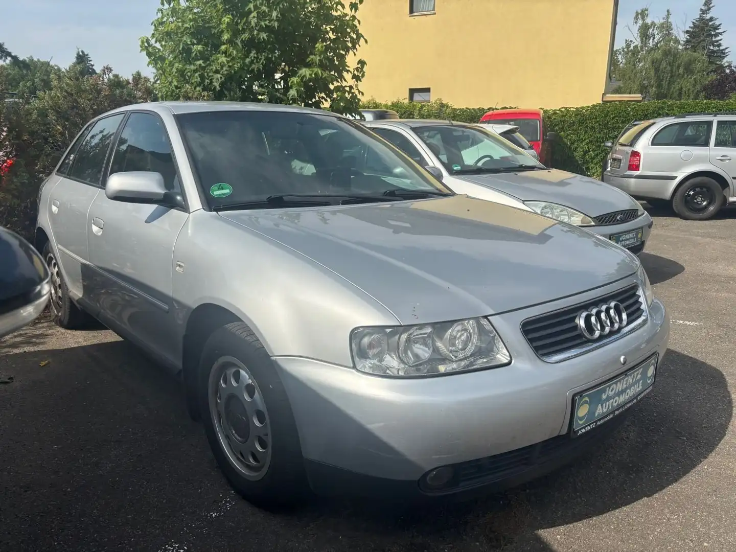Audi A3 1.6 Attraction 5Türen Gris - 2