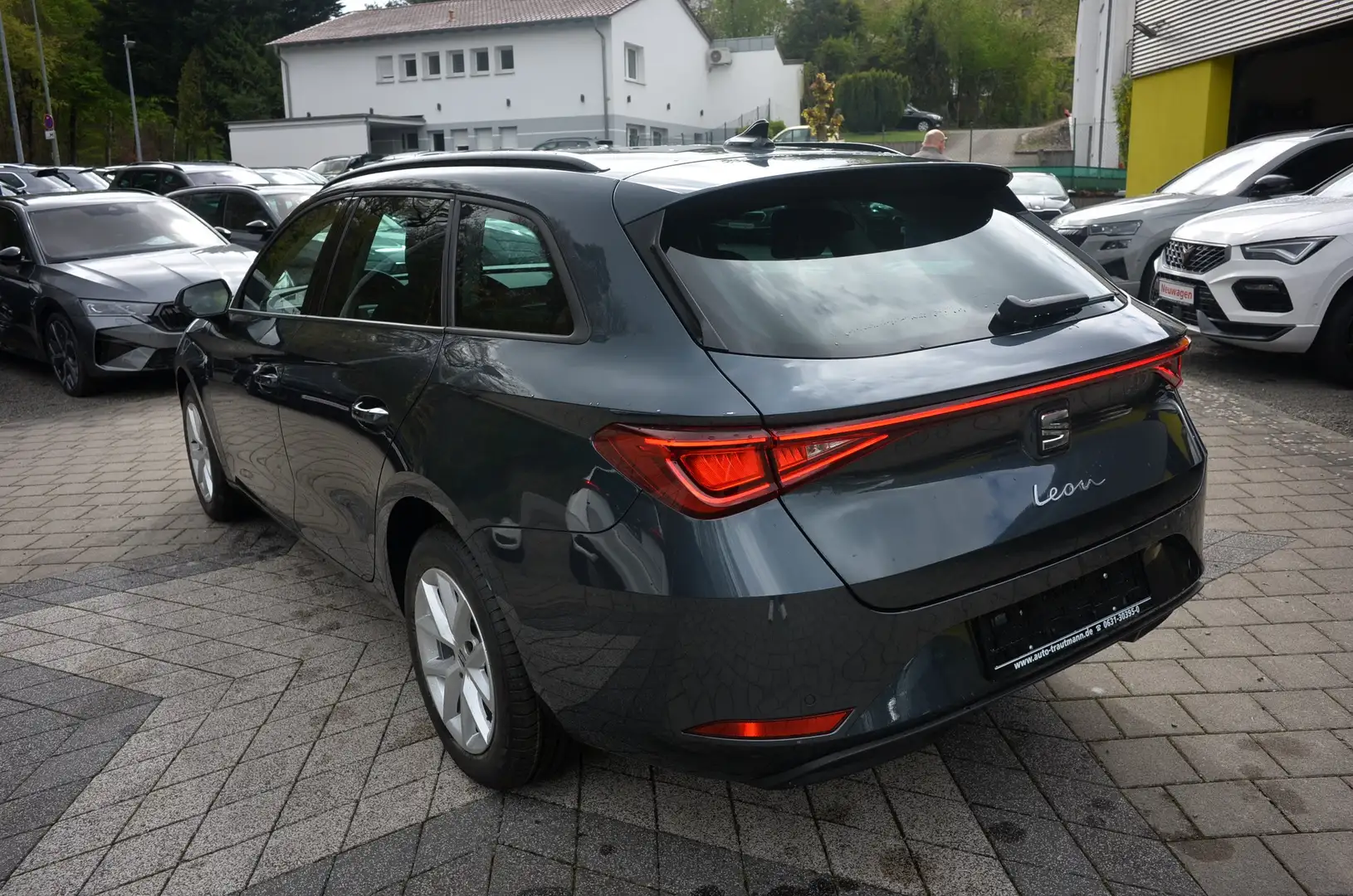 SEAT Leon Leon ST Kombi 1.5 TSI 5JGAR+ALARM+VZEK+LENKRADHZ Gris - 2