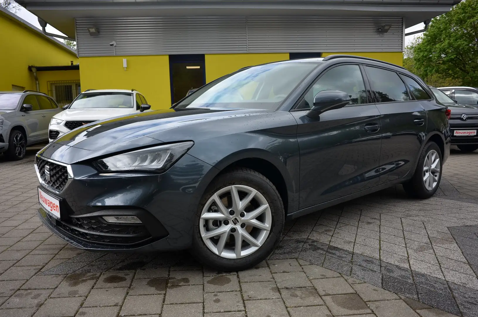 SEAT Leon Leon ST Kombi 1.5 TSI 5JGAR+ALARM+VZEK+LENKRADHZ Gris - 1