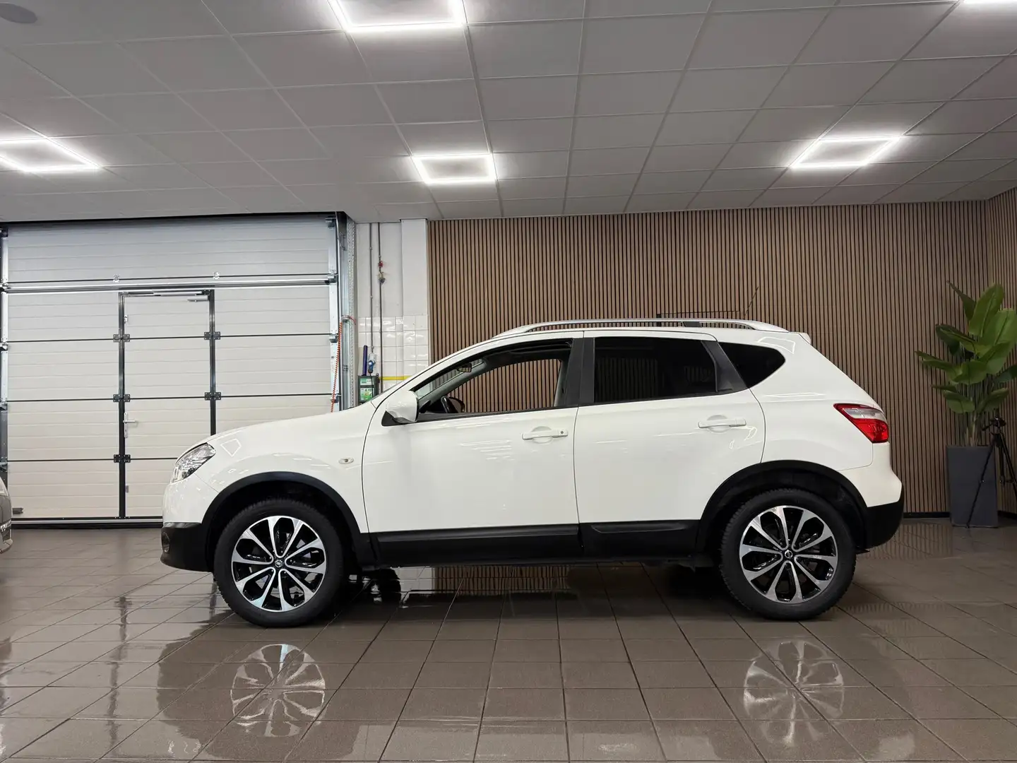Nissan Qashqai 1.6 Connect Edition * Panoramadak / Camera / Trekh Wit - 2