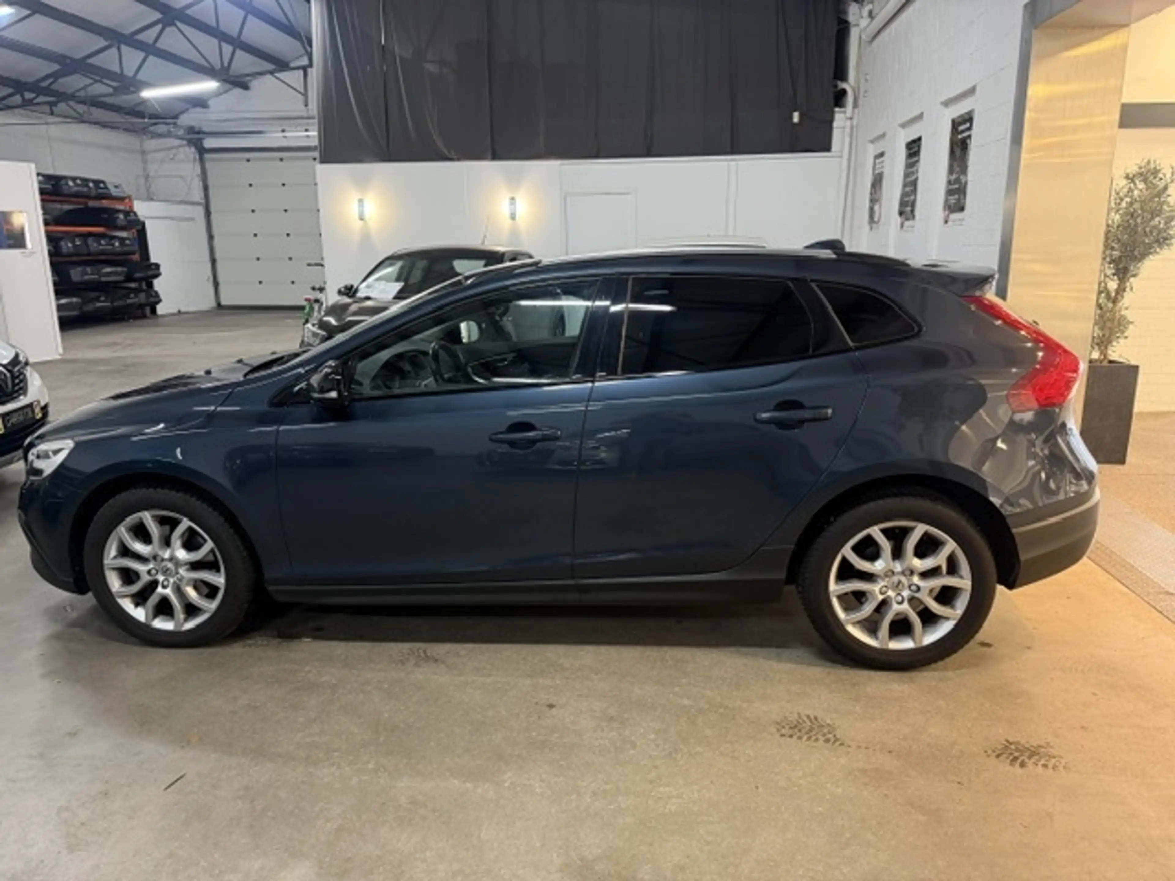Volvo V40 Cross Country Automaat 1.5 T3 Polar+ Luxury — photo 4