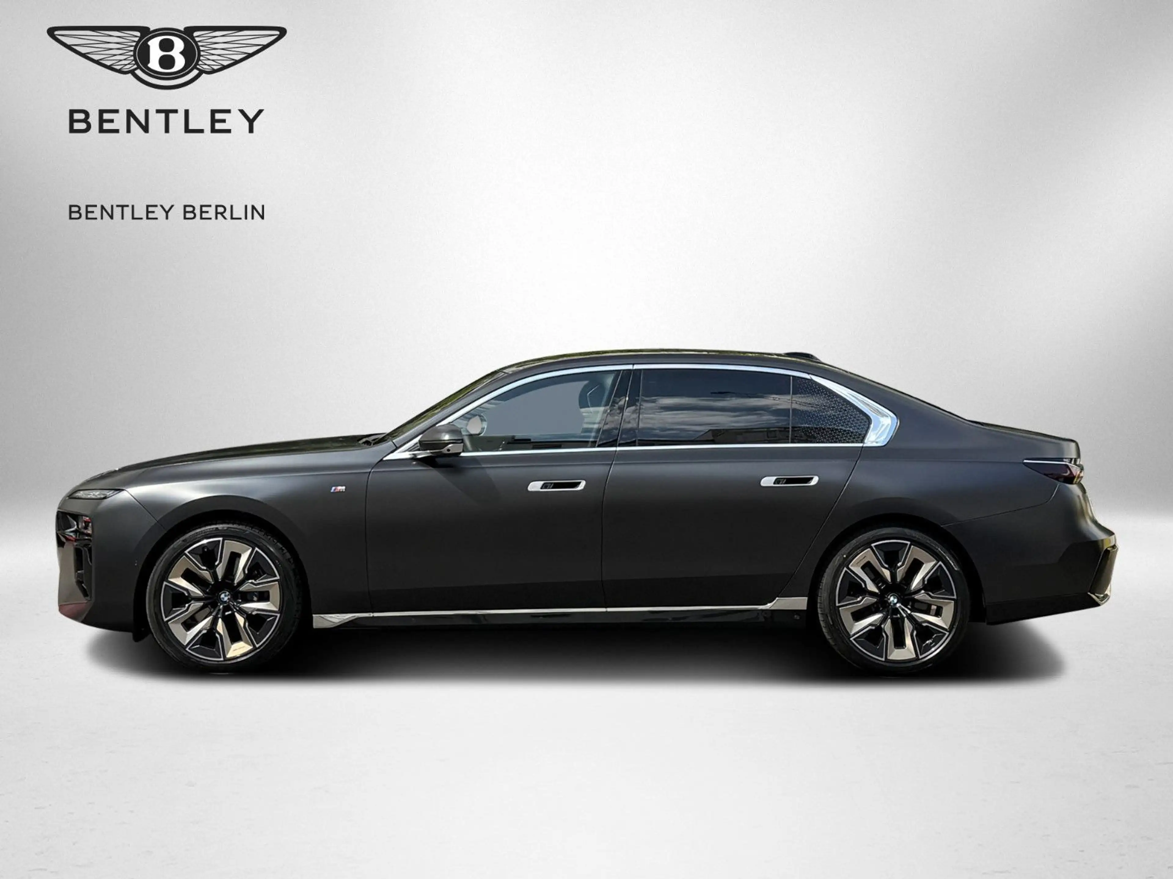 BMW 740 d xDrive M Sport INDIVIDUAL THEATRE SCREEN — photo 8