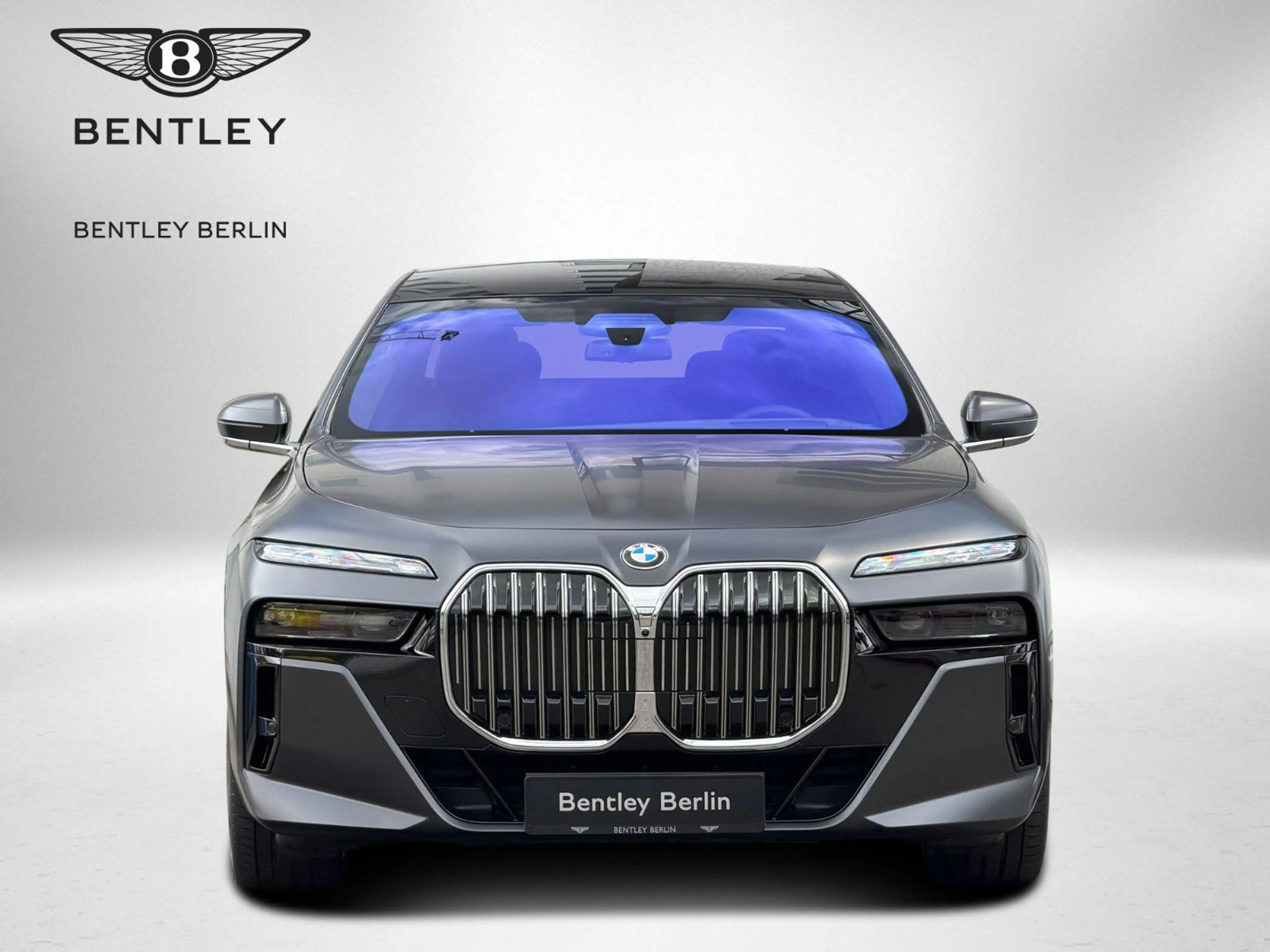 BMW 740 d xDrive M Sport INDIVIDUAL THEATRE SCREEN — photo 2