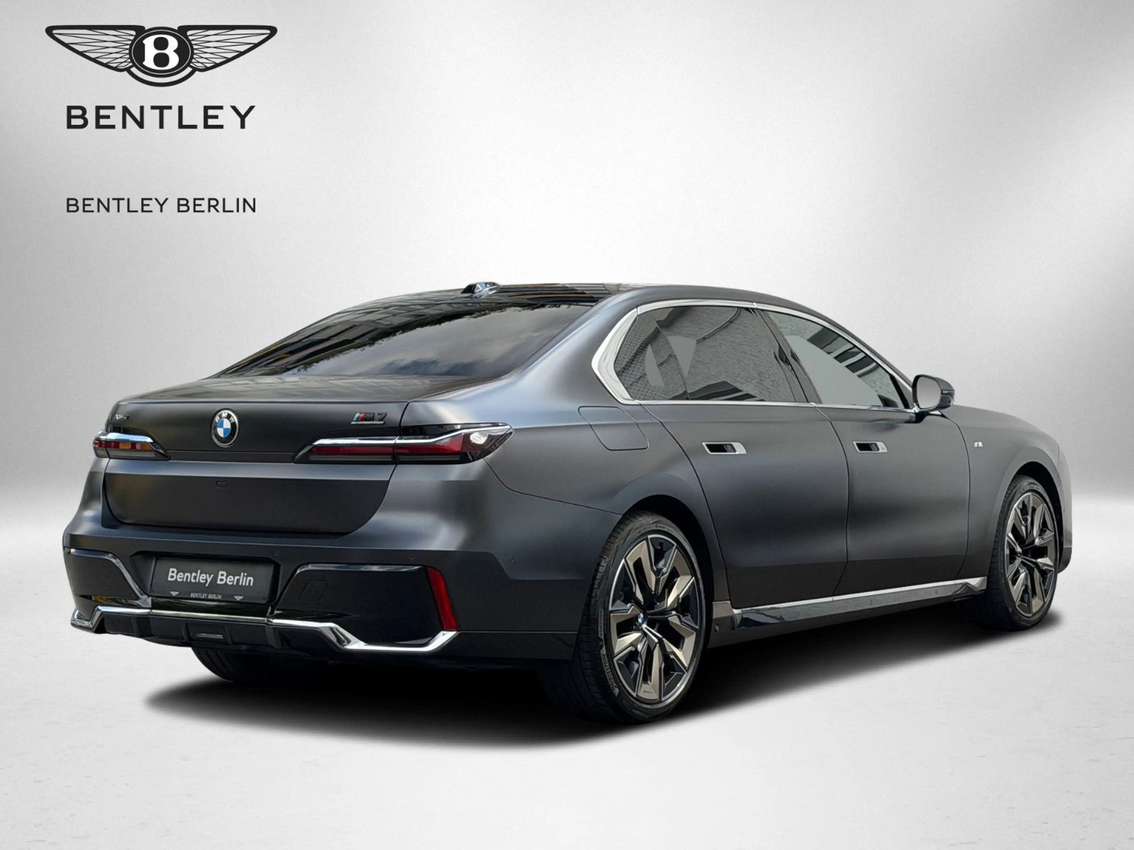 BMW 740 d xDrive M Sport INDIVIDUAL THEATRE SCREEN — photo 7