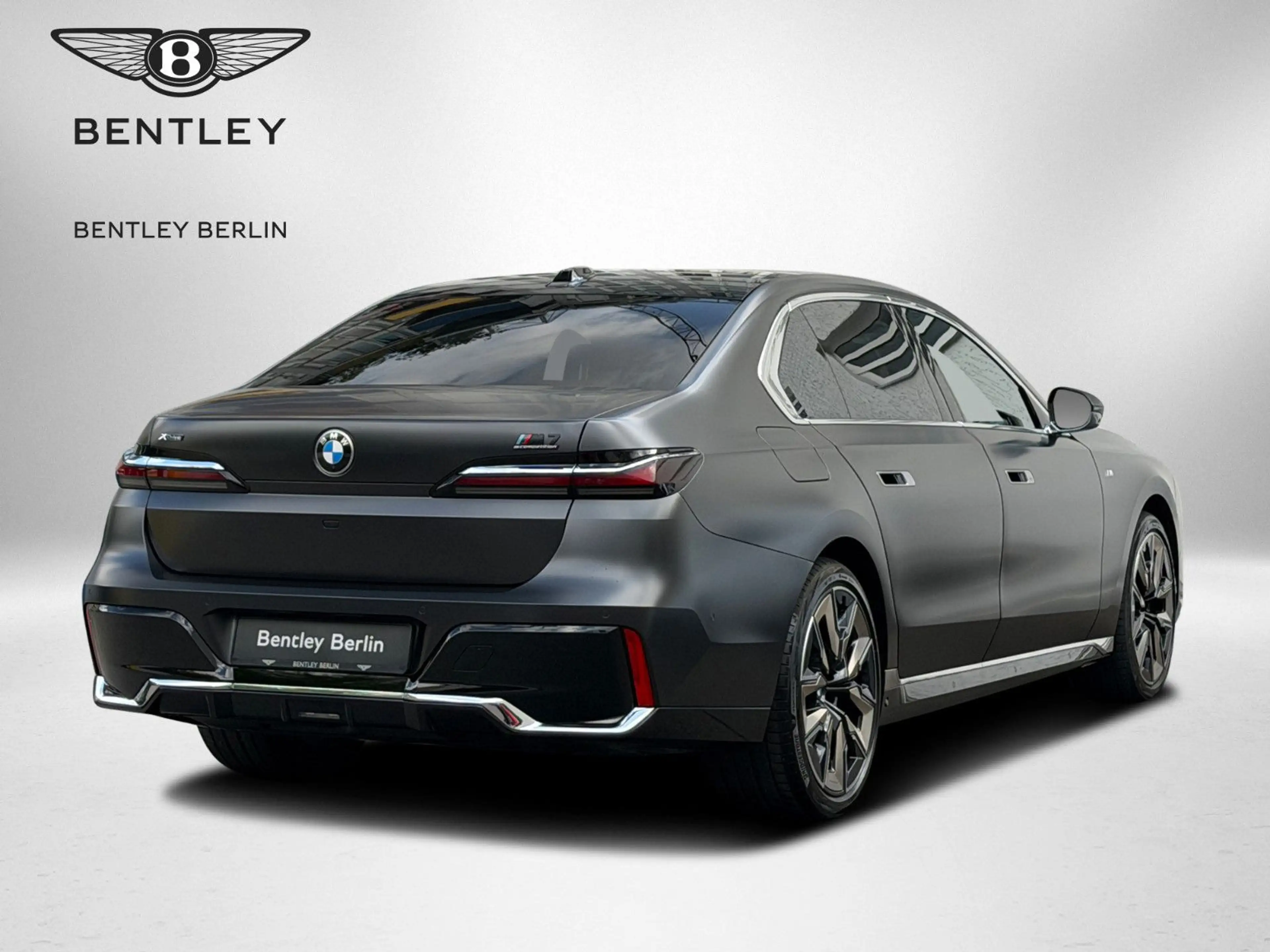 BMW 740 d xDrive M Sport INDIVIDUAL THEATRE SCREEN — photo 6