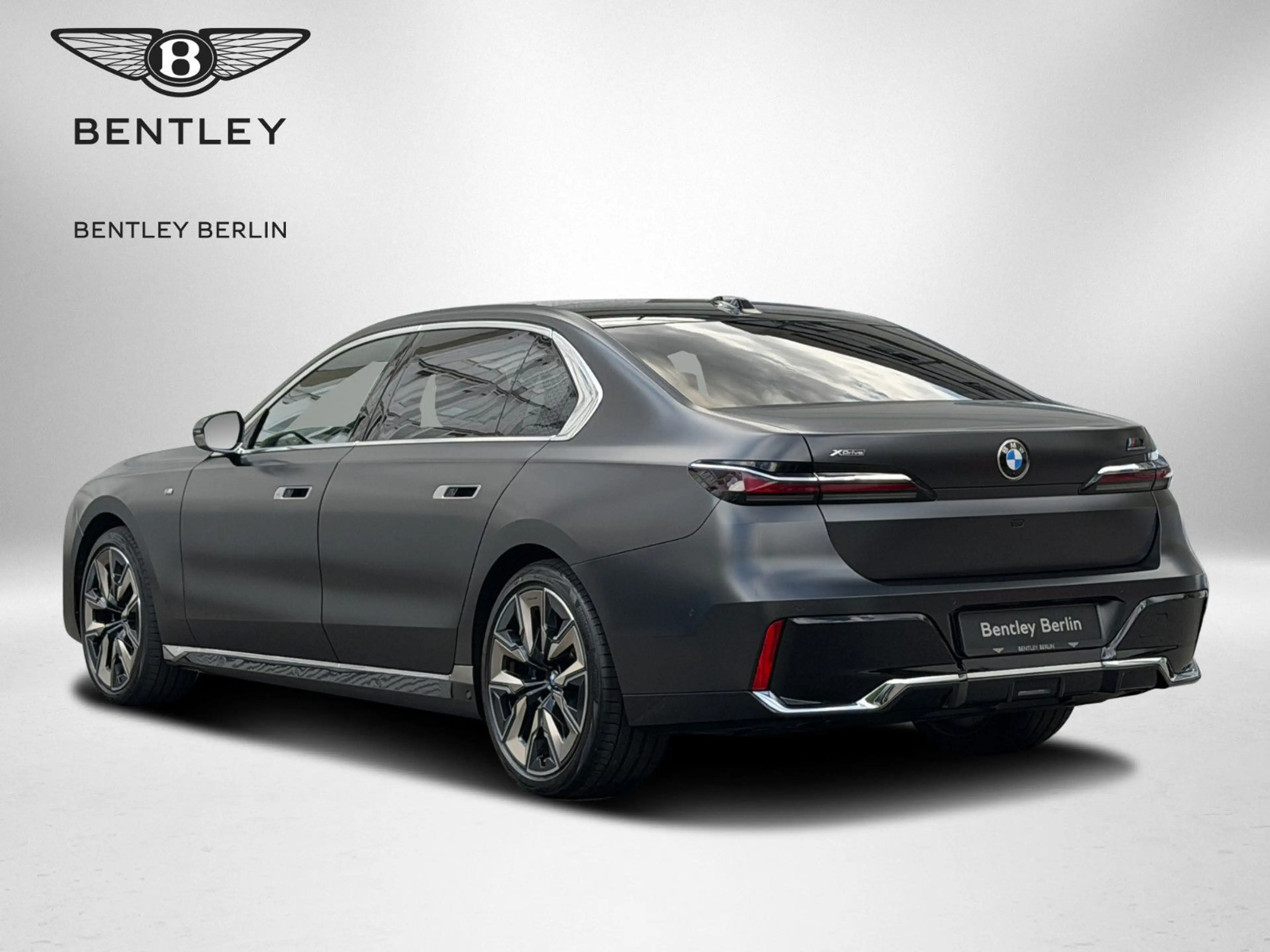 BMW 740 d xDrive M Sport INDIVIDUAL THEATRE SCREEN — photo 4
