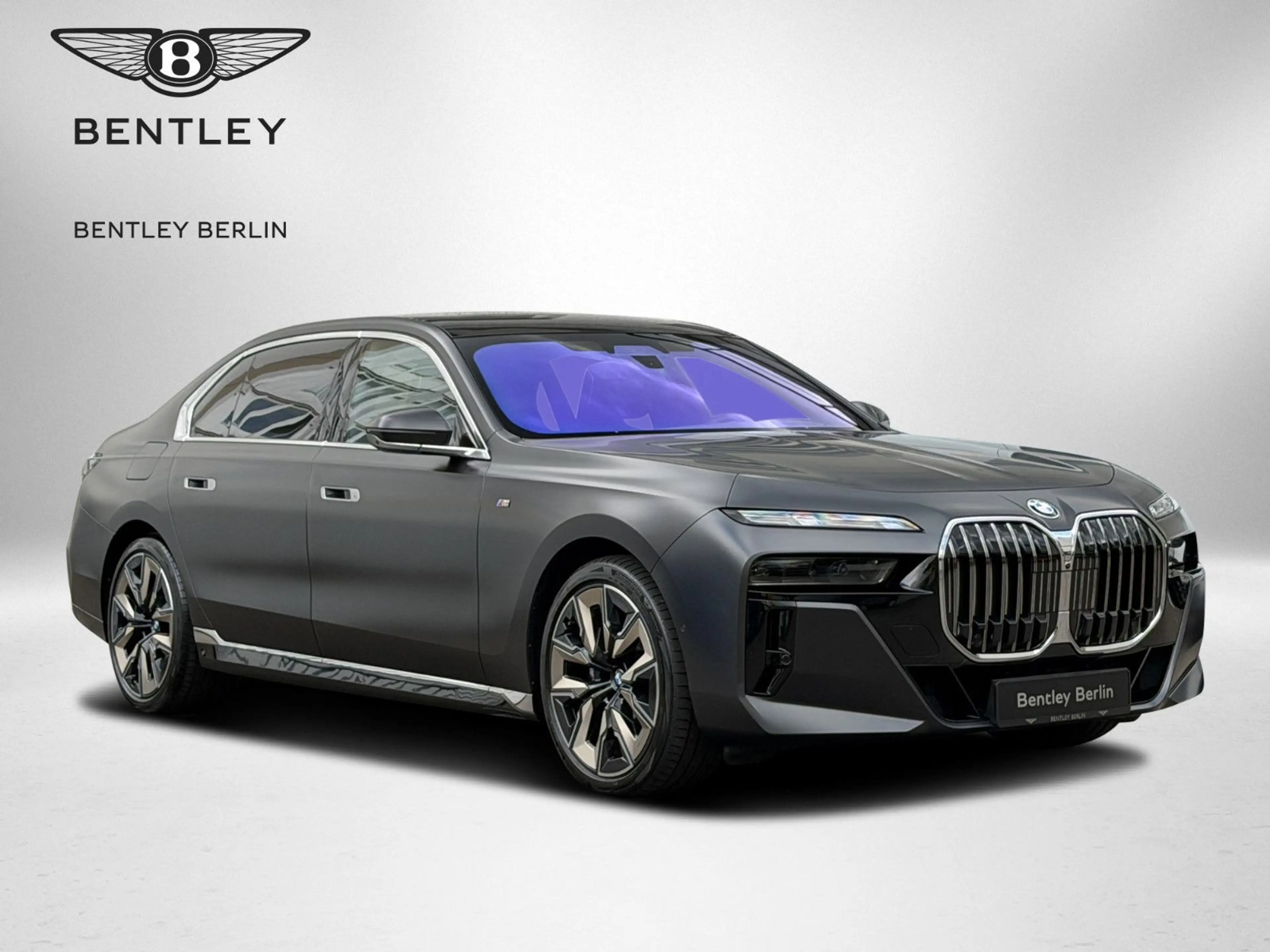BMW 740 d xDrive M Sport INDIVIDUAL THEATRE SCREEN — photo 3