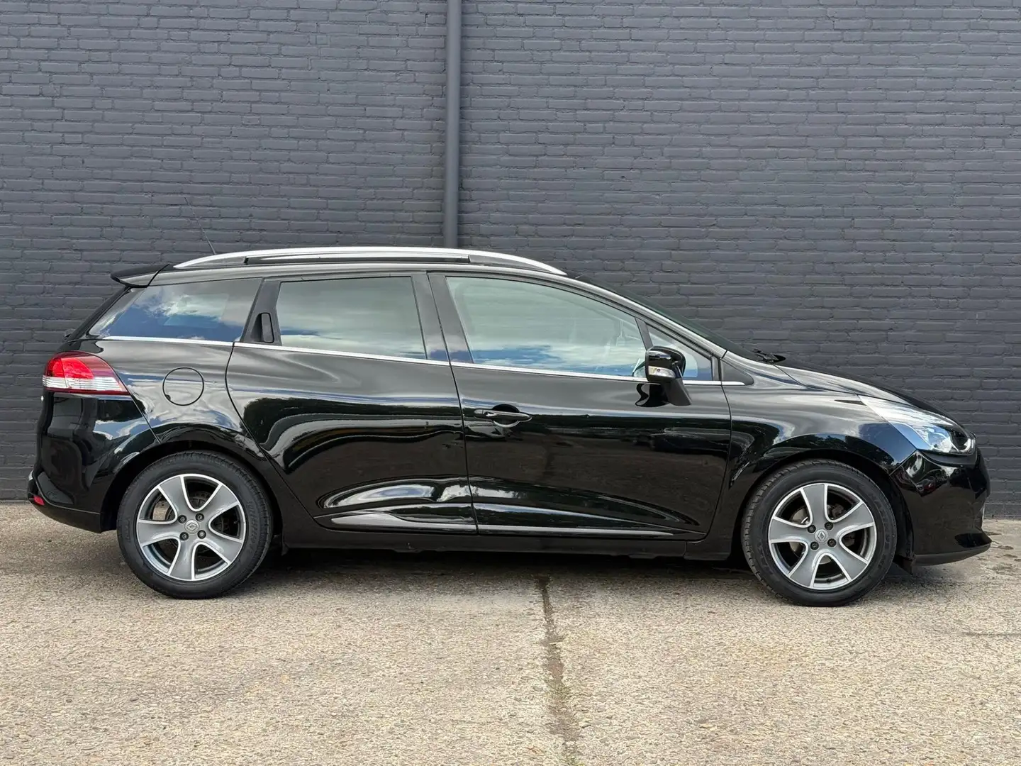 Renault Clio Estate 0.9 TCe Night&Day NAVI | PDC | CRUISE | AIR Zwart - 2
