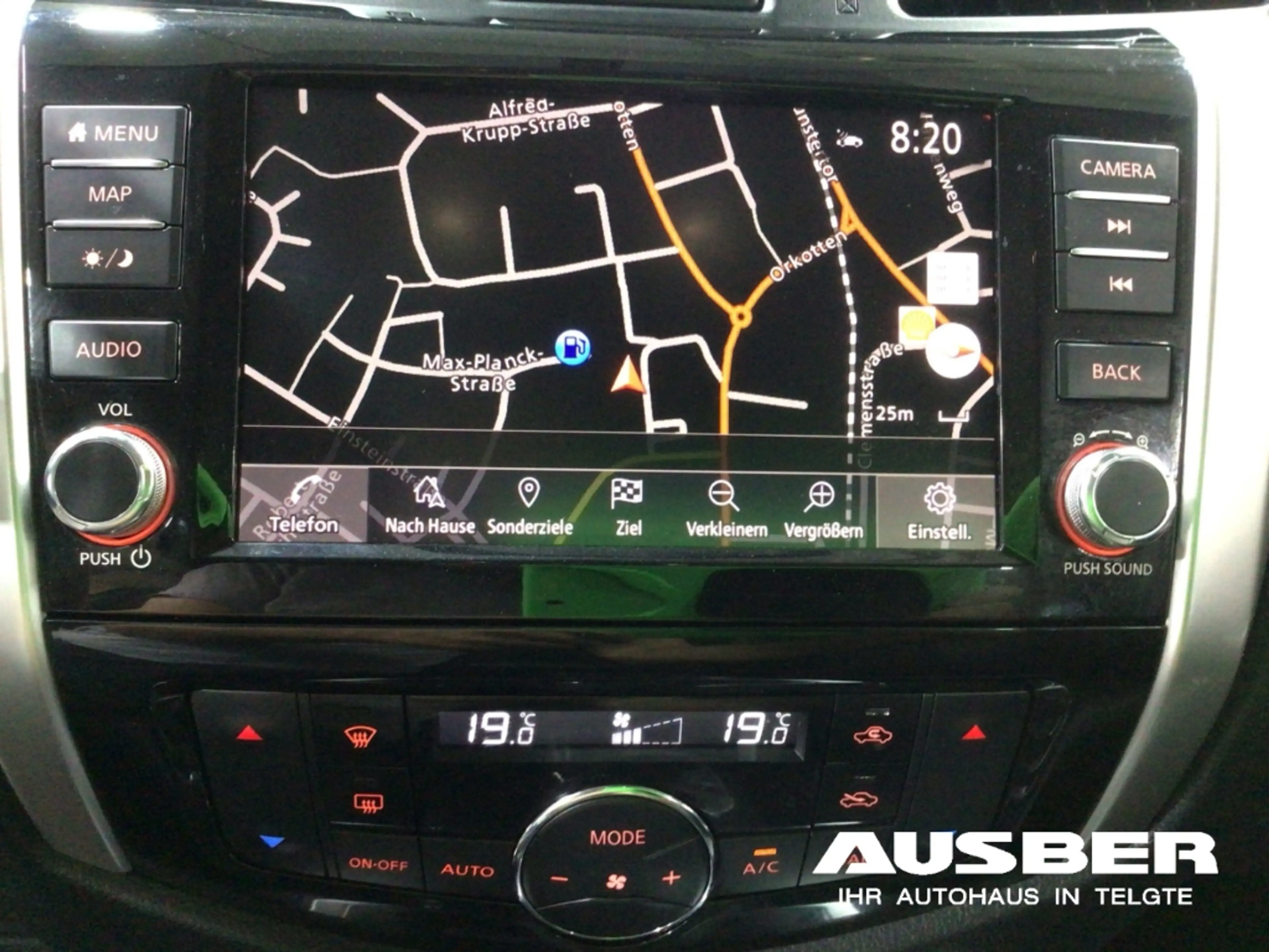 Nissan Navara Tekna Double Cab 4x4 6MT AHK 3,5to Ladeflächenbesc — photo 12