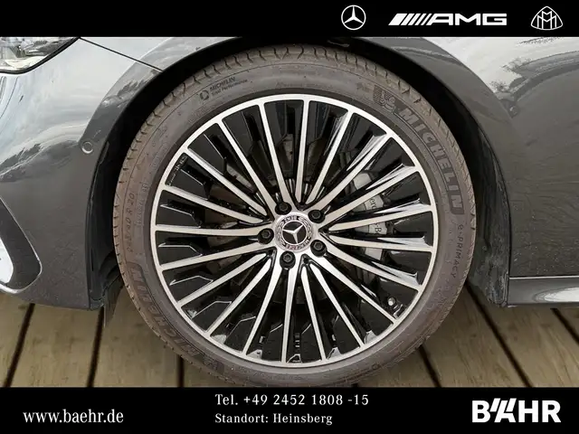 Mercedes-Benz 220 view 6