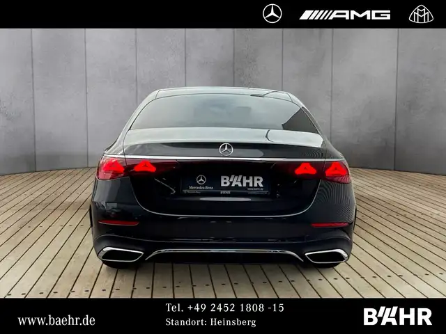 Mercedes-Benz 220 view 8
