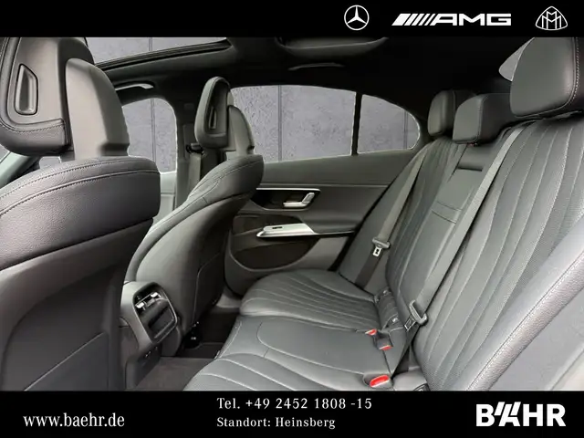 Mercedes-Benz 220 view 9