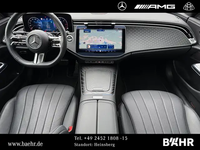 Mercedes-Benz 220 view 4