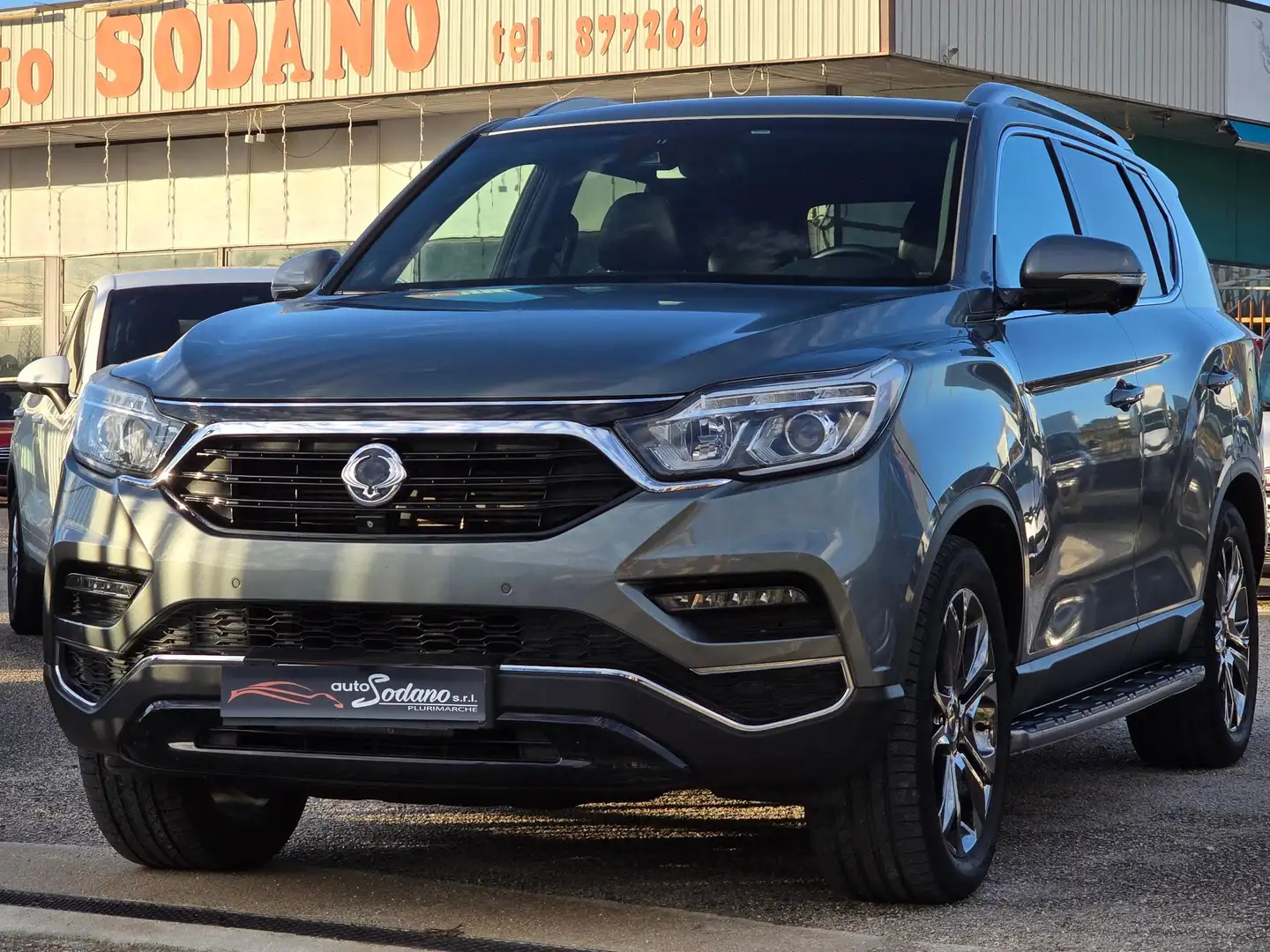 SsangYong Rexton Rexton 2.2 d Top pelle 4wd Grigio - 1