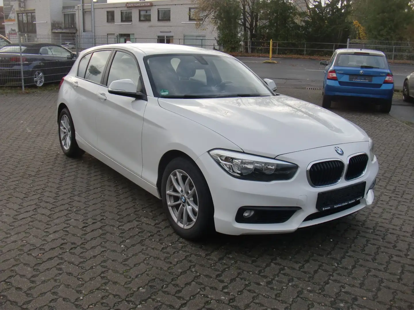 BMW 118 i Advantage Weiß - 1