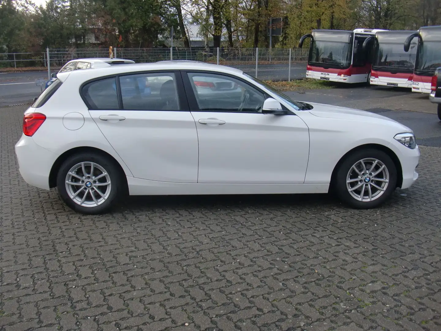 BMW 118 i Advantage Weiß - 2