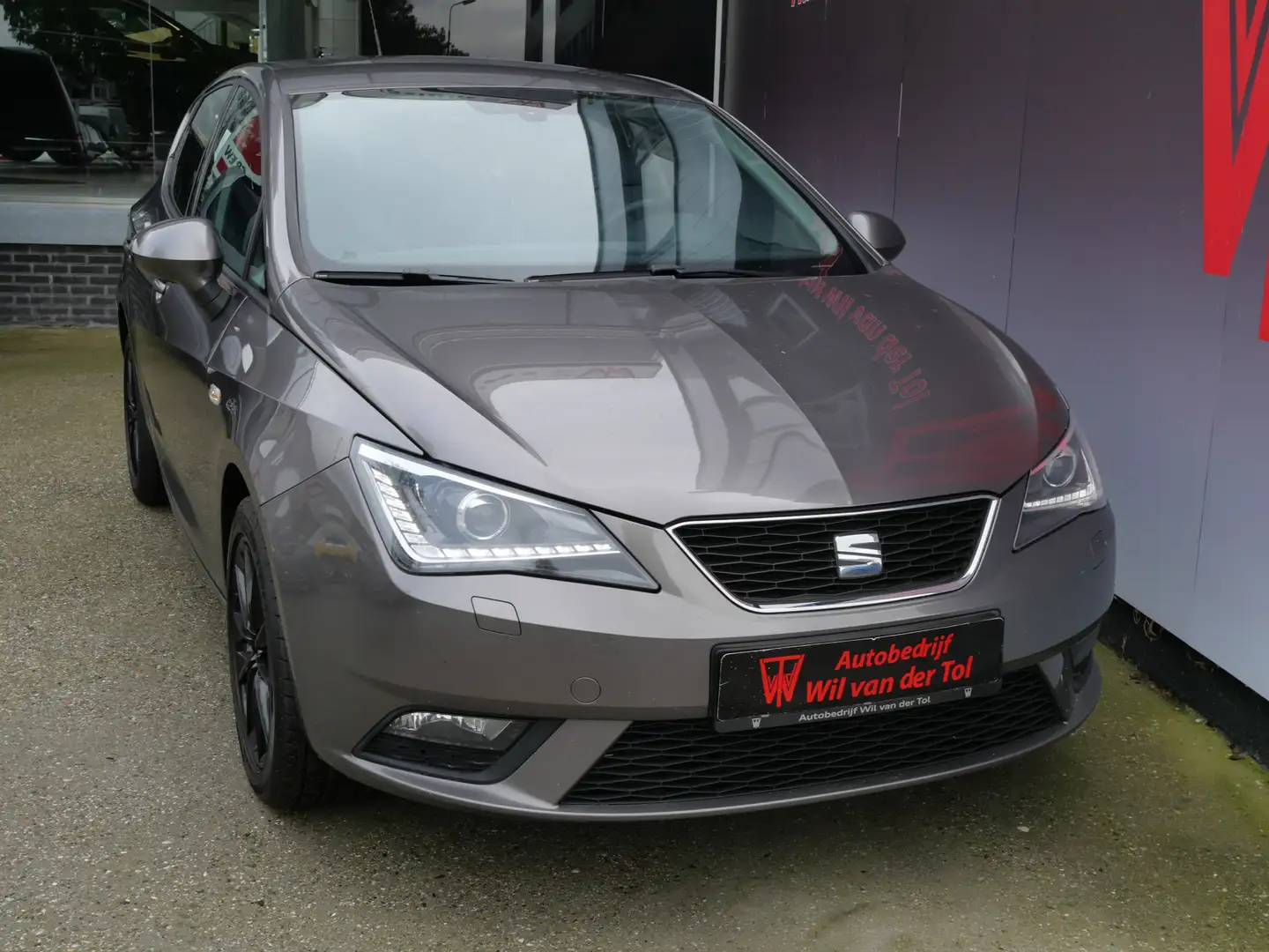 SEAT Ibiza 1.2 TSI DYNAMIC | XENON | NAVIGATIE | CRUISE | CLI Grijs - 2