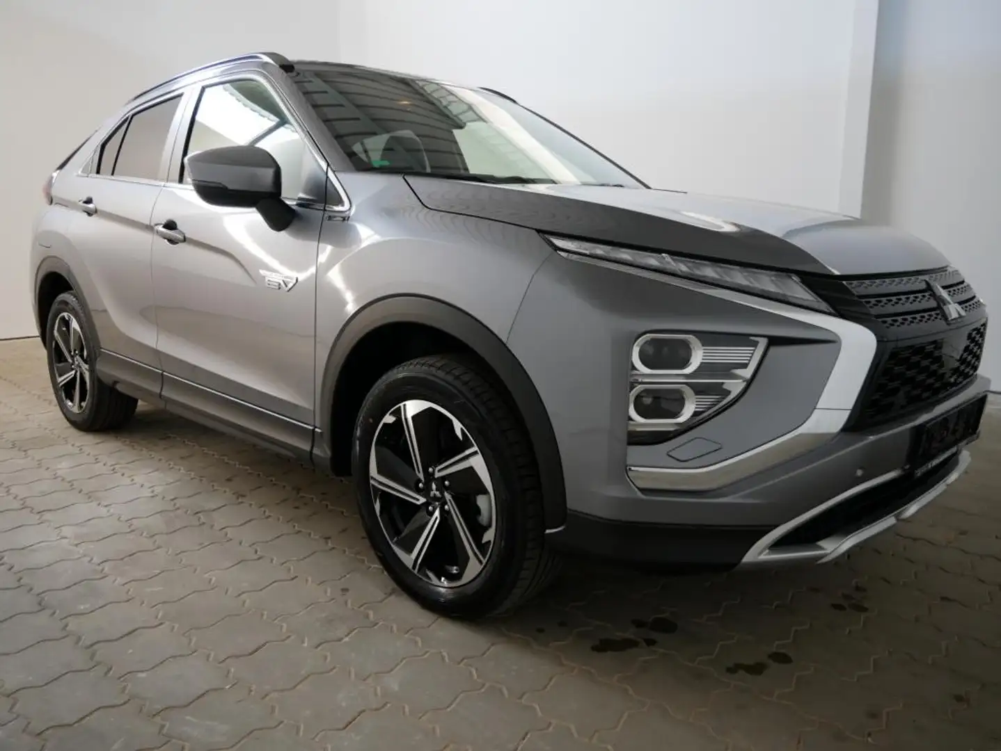 Mitsubishi Eclipse Cross PHEV PLUS, Navi, LED-Scheinwerfer, PDC v.+h. Grau - 2