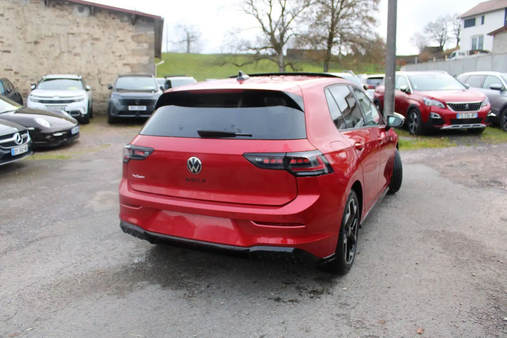 Volkswagen Golf R-LINE 2L TDI 150 CV CAMÉRA 360° USB GPS 3D TOIT PANO I-COKPIT BOITE AUTO DSG Rouge - 2