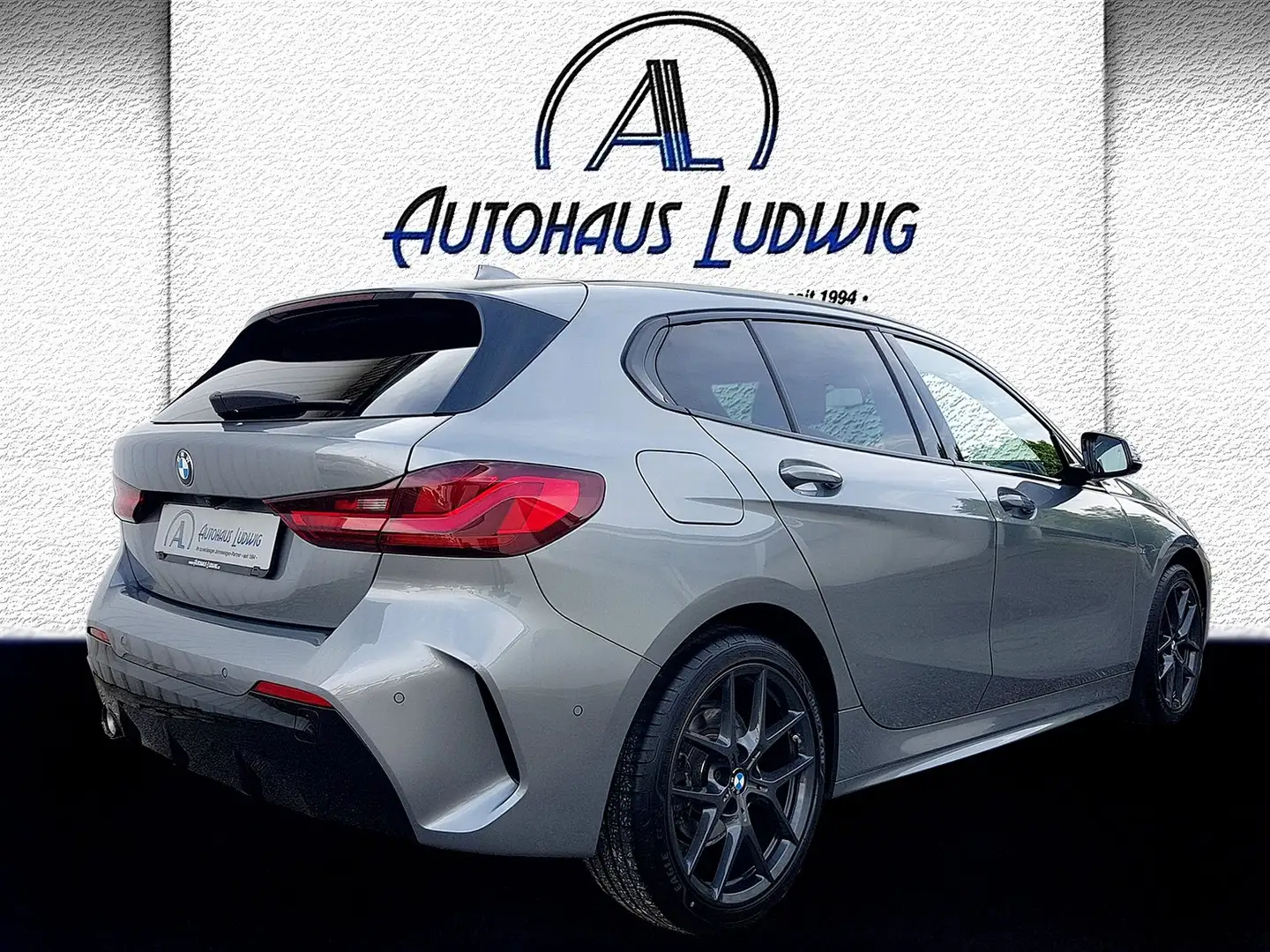 BMW 118 iA*DKG*M Sport*Drivg-&Parkg-Assist*Kamera*ACC*18" Grijs - 2