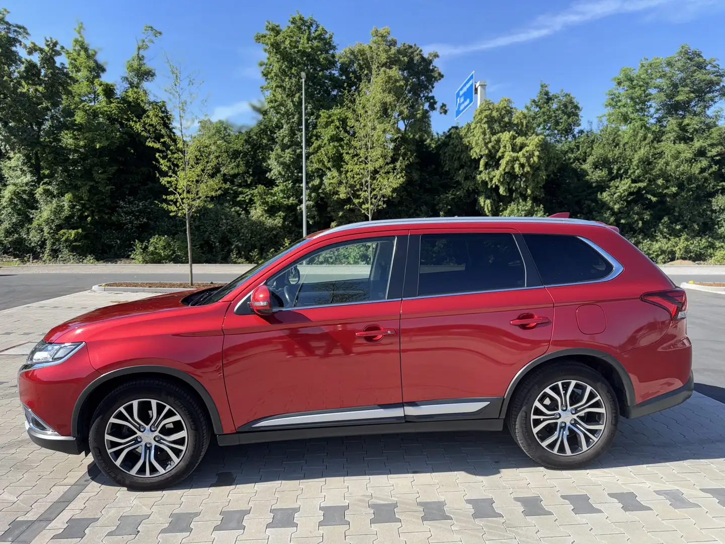 Mitsubishi Outlander 2.0 MIVEC Edition 100+ ClearTec Rot - 2