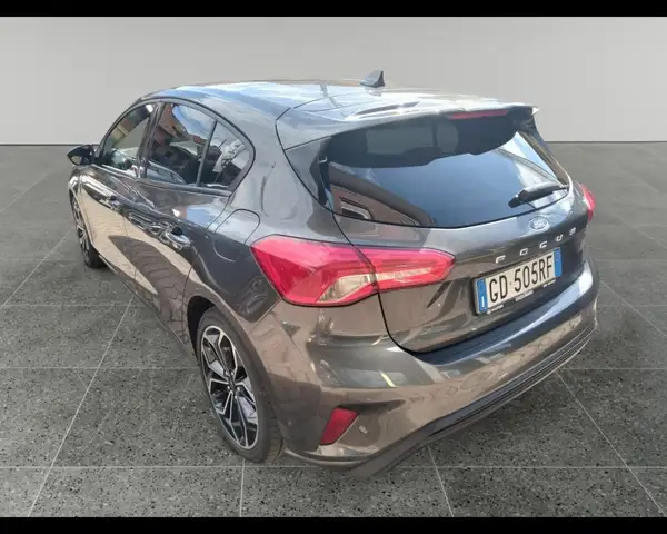 Ford Focus view 3