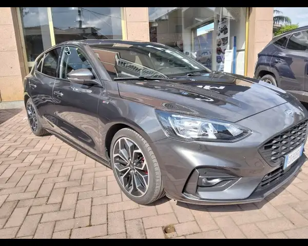 Ford Focus view 2
