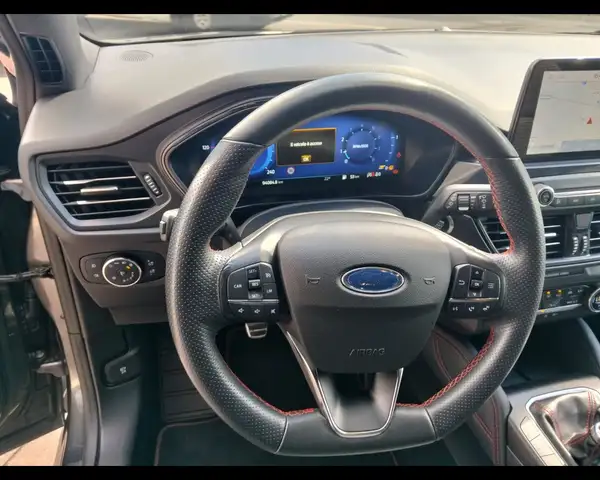Ford Focus view 14