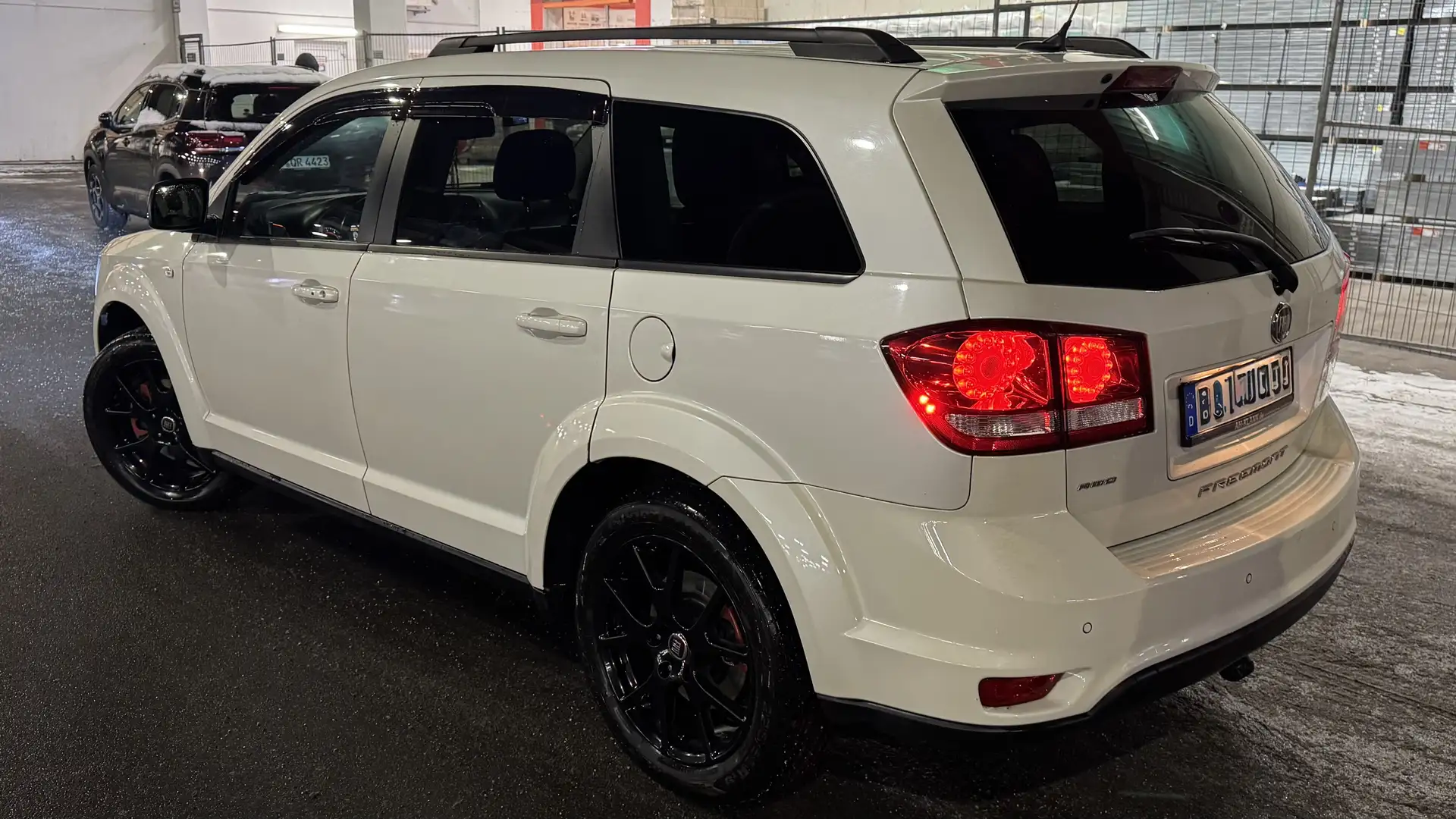 Fiat Freemont 2.0 Multijet 16V DPF Automatik Allrad Black Code Weiß - 2