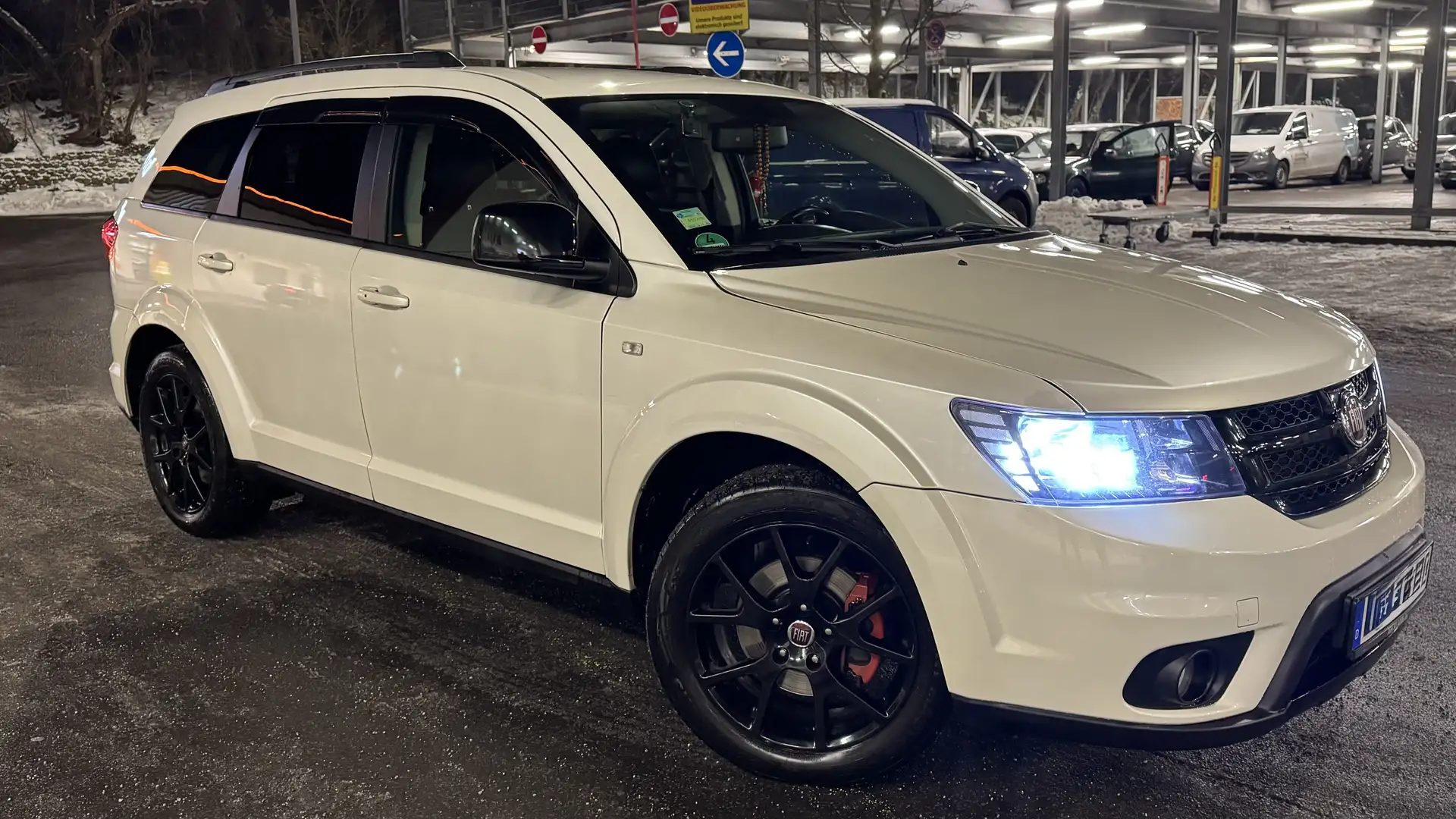 Fiat Freemont 2.0 Multijet 16V DPF Automatik Allrad Black Code Weiß - 1