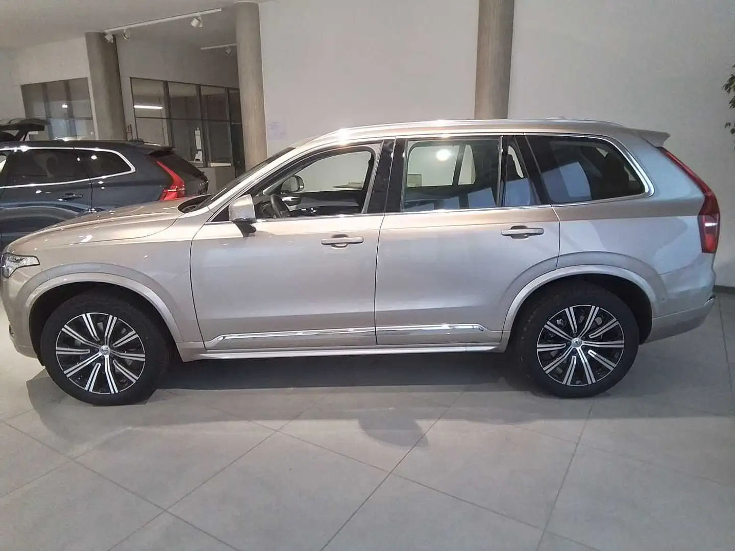 Volvo XC90 Plus, B5 AWD Mild hybrid, Diesel, Bright, 7 Sedili Gri - 2