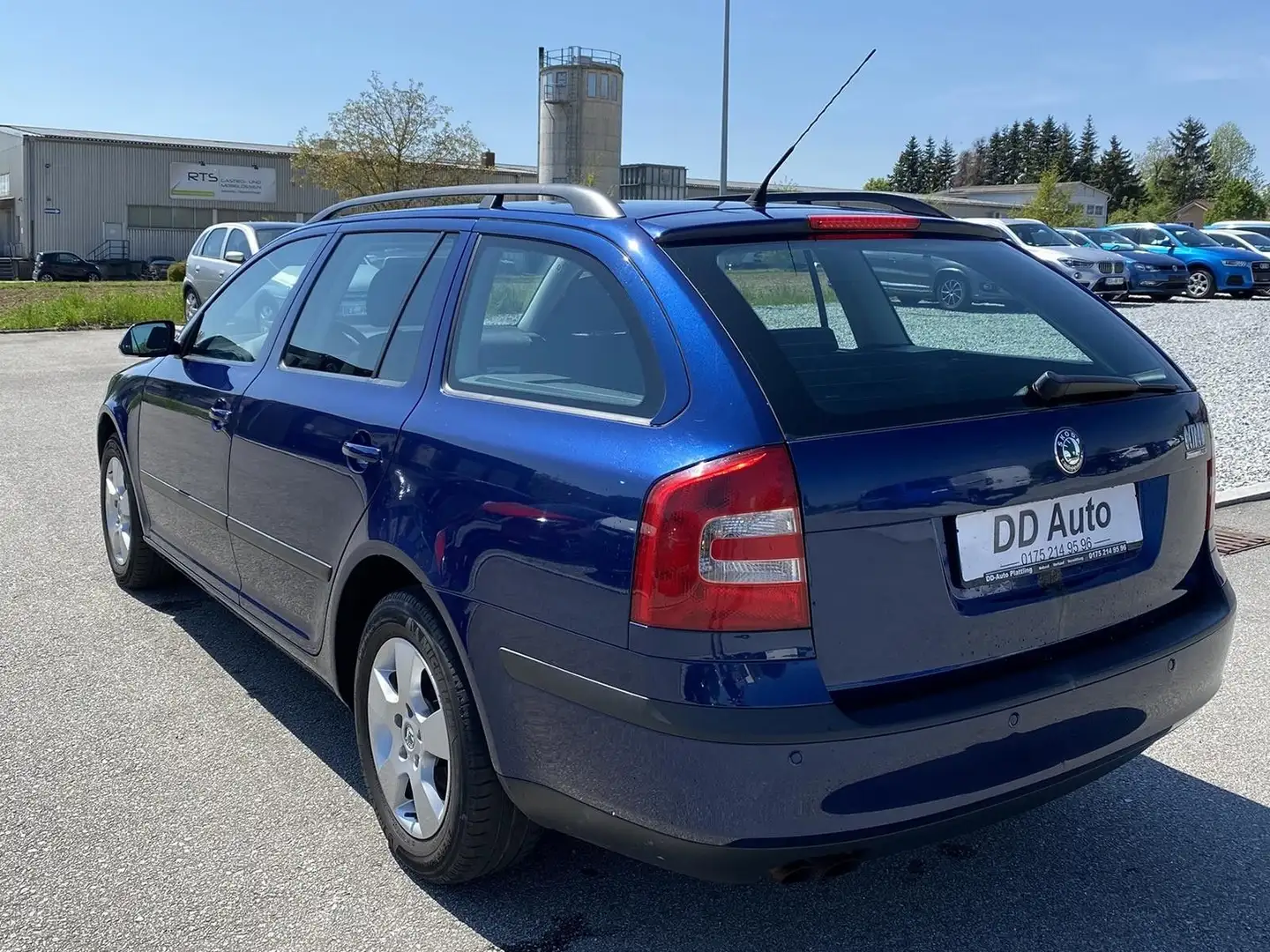 Skoda Octavia Combi Ambiente Klima HU + Ölservice neu Blau - 2