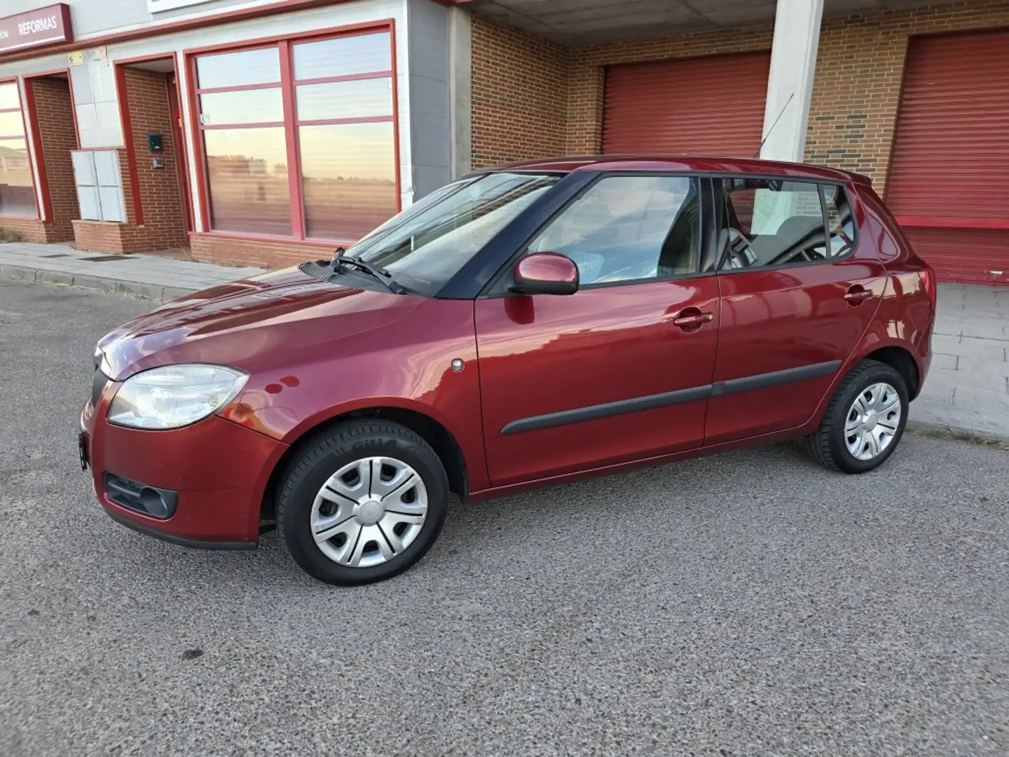 Skoda Fabia 1.4TDI Comfort 80 Burdeos - 2