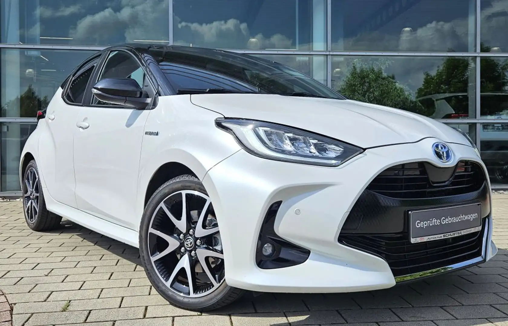 Toyota Yaris Hybrid 1.5 VVT-i Style*Technik Paket*Navigation* Fehér - 2