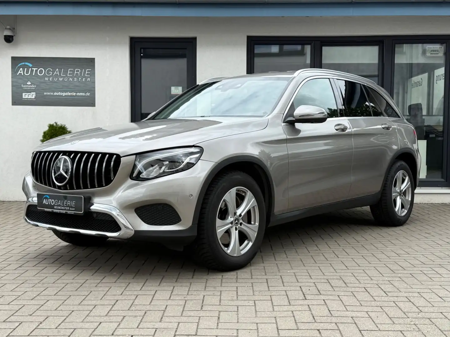 Mercedes-Benz GLC 250 d 4Matic°360°AHK°TotW.°LED Stříbrná - 1