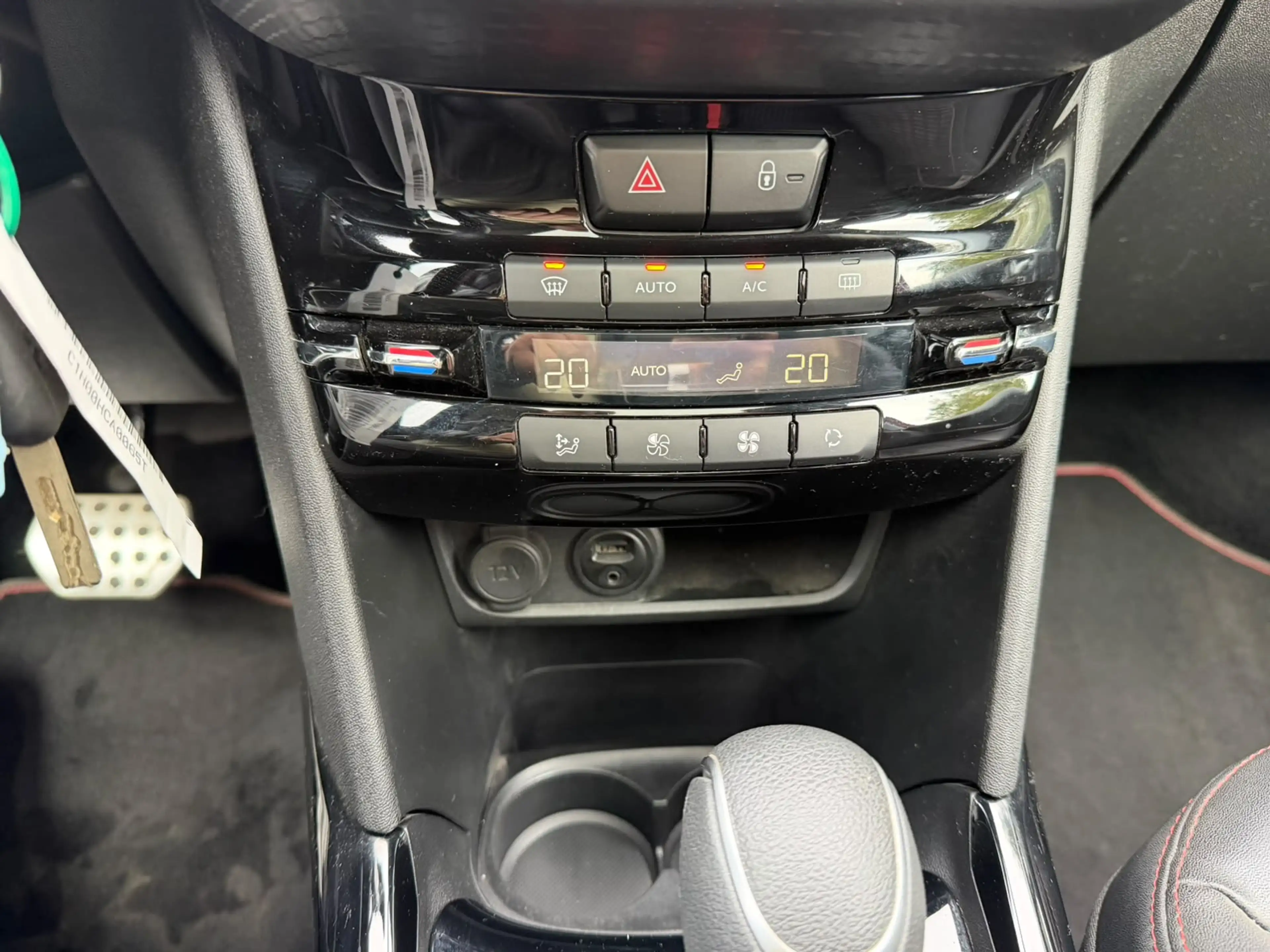 Peugeot 2008 2008 1.2i  GT Line S — photo 13