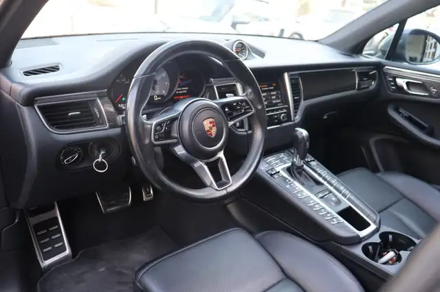 Porsche Macan view 12
