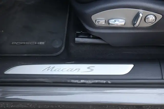 Porsche Macan view 13