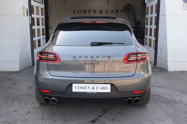 Porsche Macan view 6