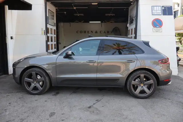 Porsche Macan view 8