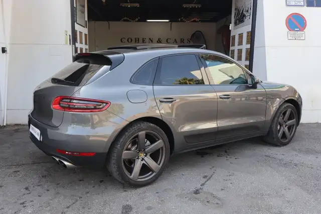 Porsche Macan view 5