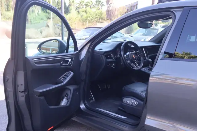 Porsche Macan view 9