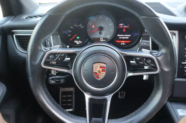 Porsche Macan view 14