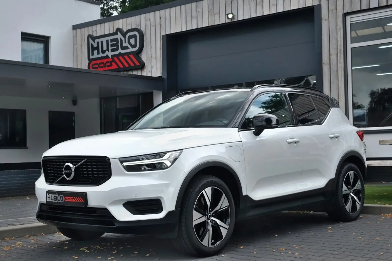 Volvo XC40 1.5 T4 Rech R-Design Panoramadak. Wit - 1
