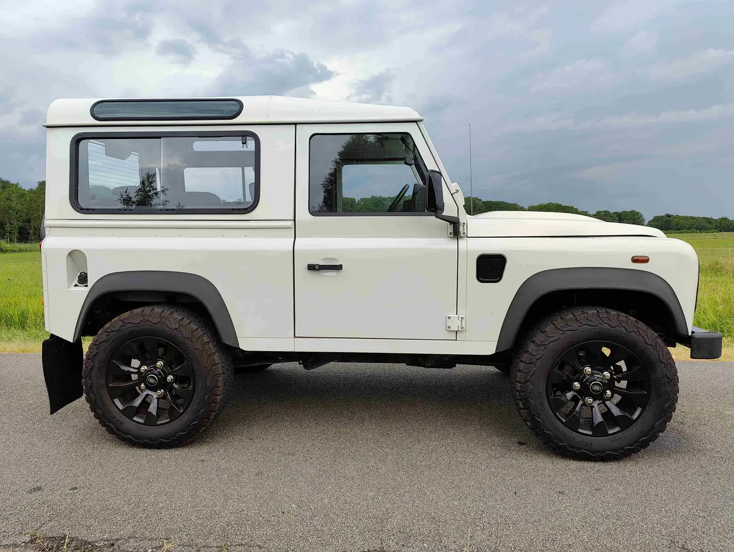 Land Rover Defender 90 Stationwagon Blanc - 2