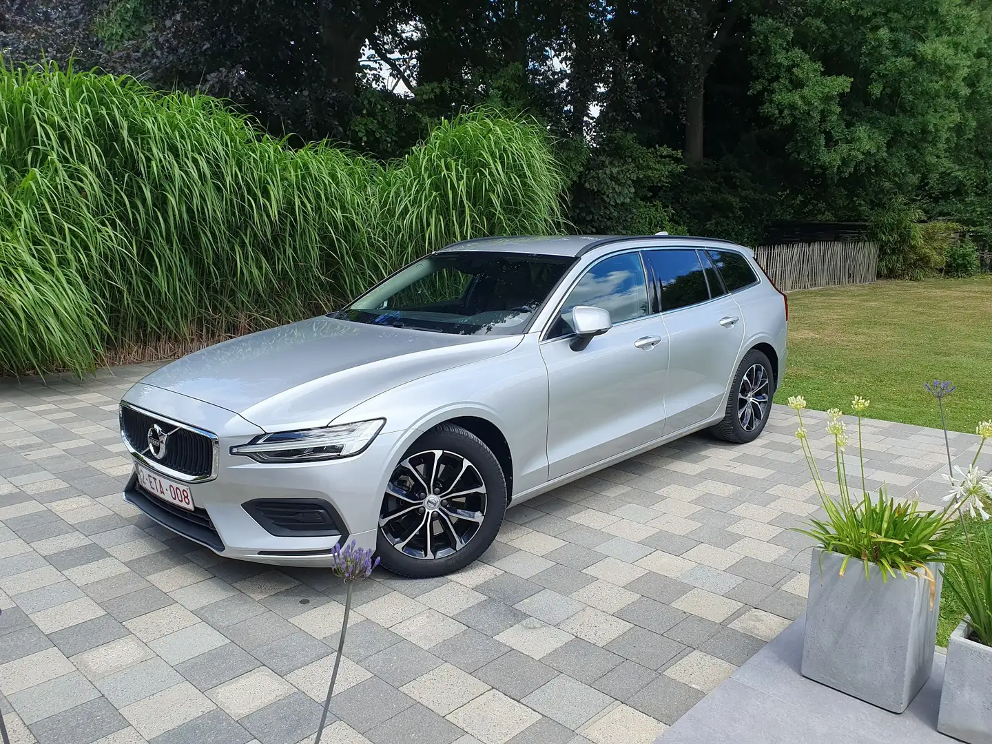 Volvo V60 B3 B Geartronic Momentum Pro Mild Hybrid Zilver - 2