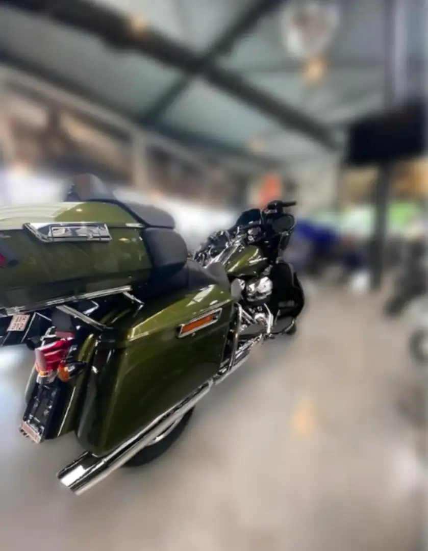 Harley-Davidson Road Glide Limited Verde - 2