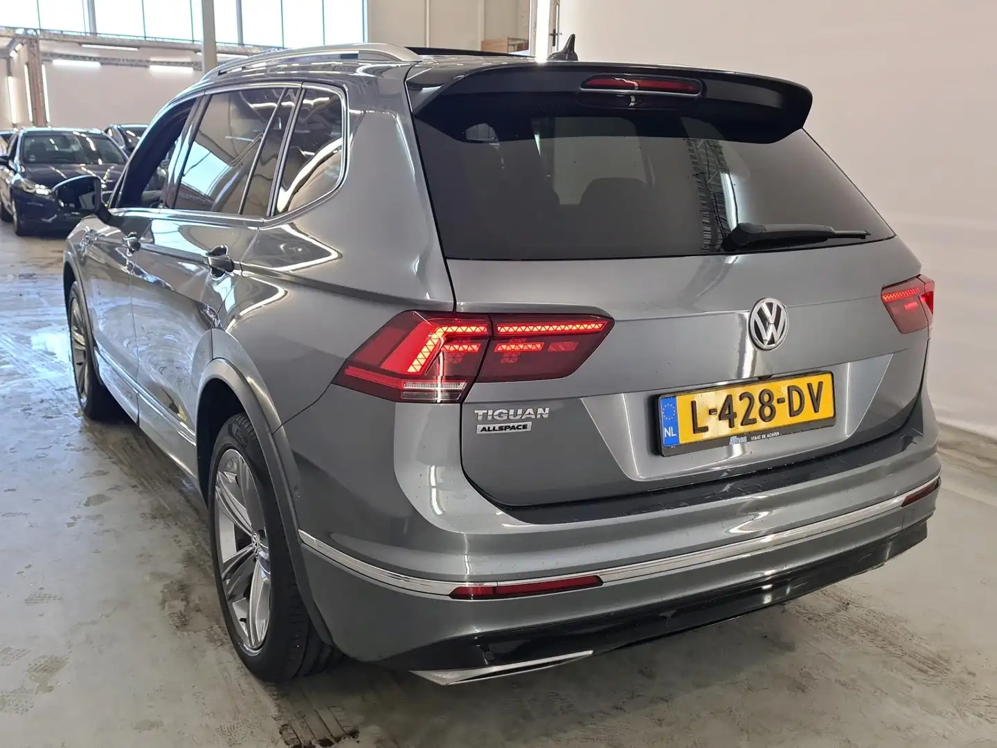 Volkswagen Tiguan Allspace 1.5 TSI 150pk Highline Business R | Advance Pakket Grigio - 2