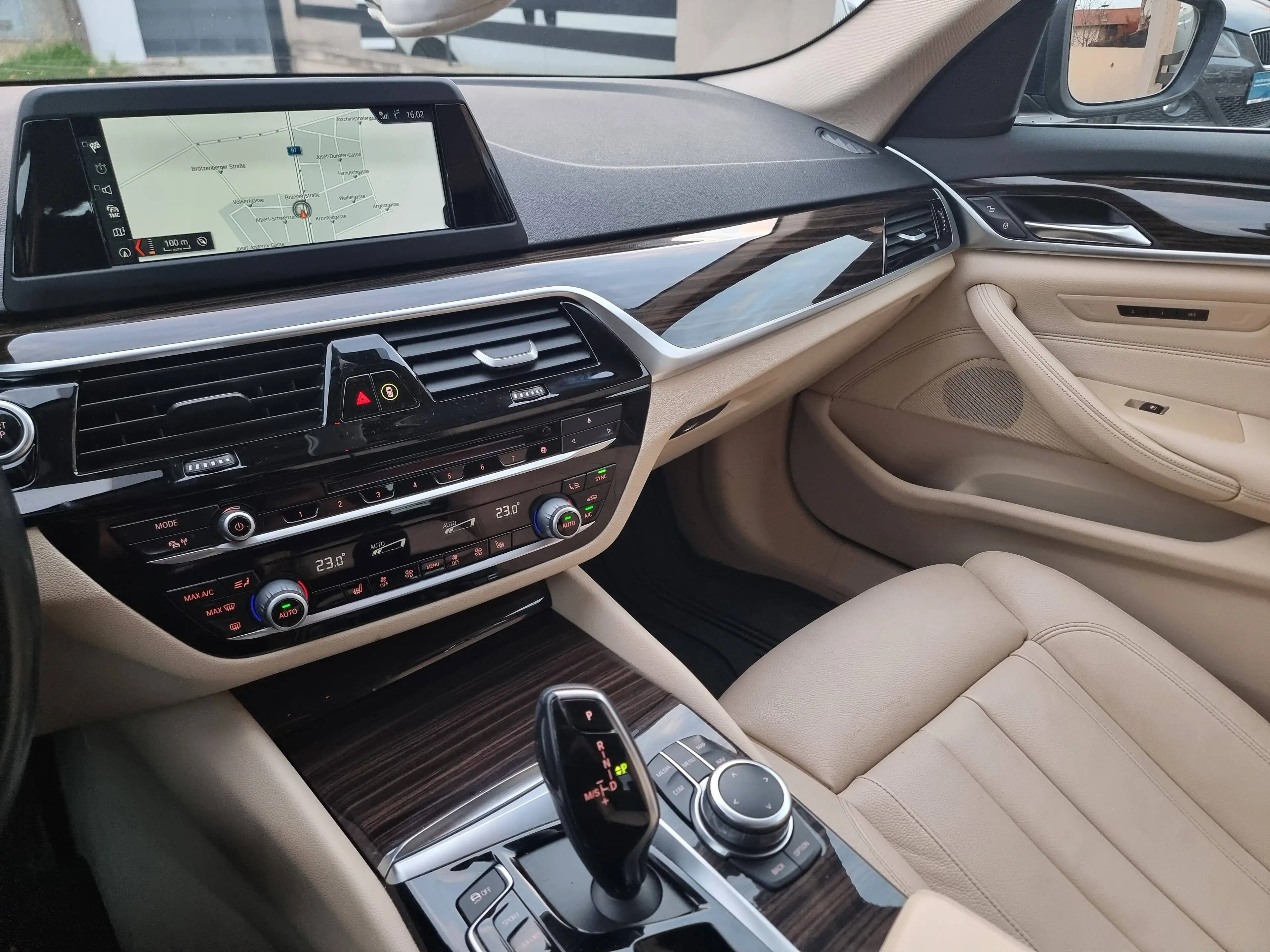 BMW 530 530e PHEV iPerformance — photo 11