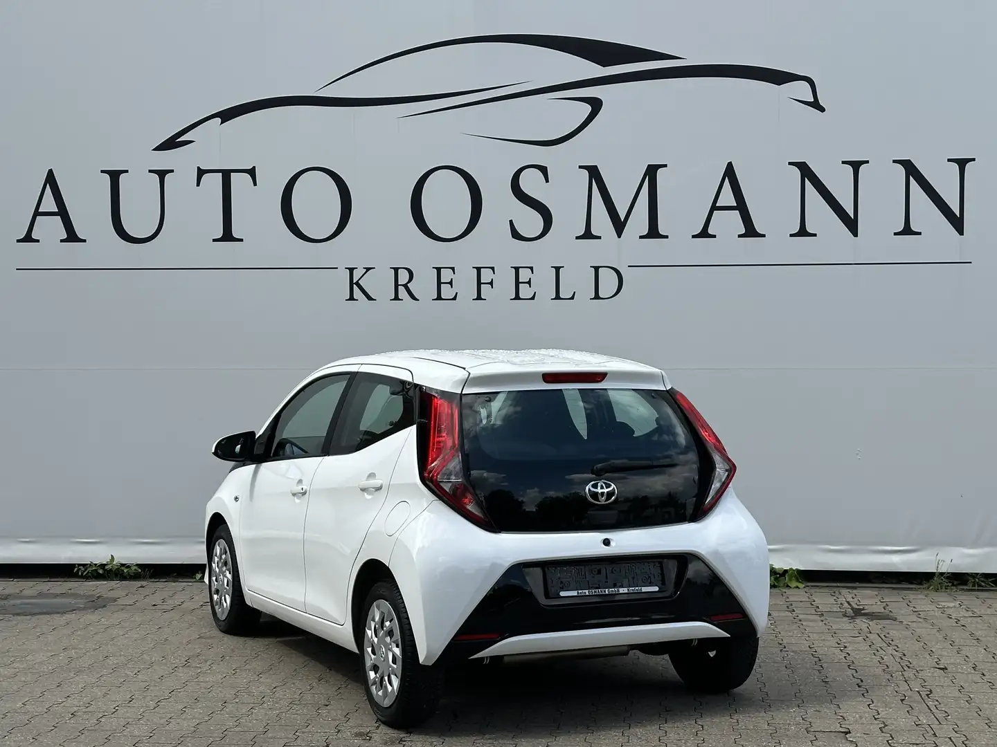 Toyota Aygo x-play   Rückfahrkamera Weiß - 2